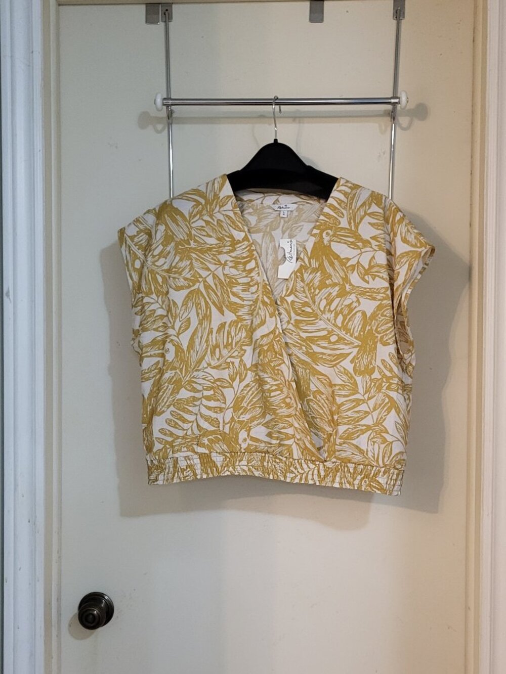 Reitman's Cropped Top - NEW with tags. Large - Picture 2 of 9